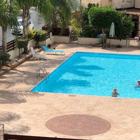 Private Apartment At Aristo Universe III With Pool Paphos Esterno foto