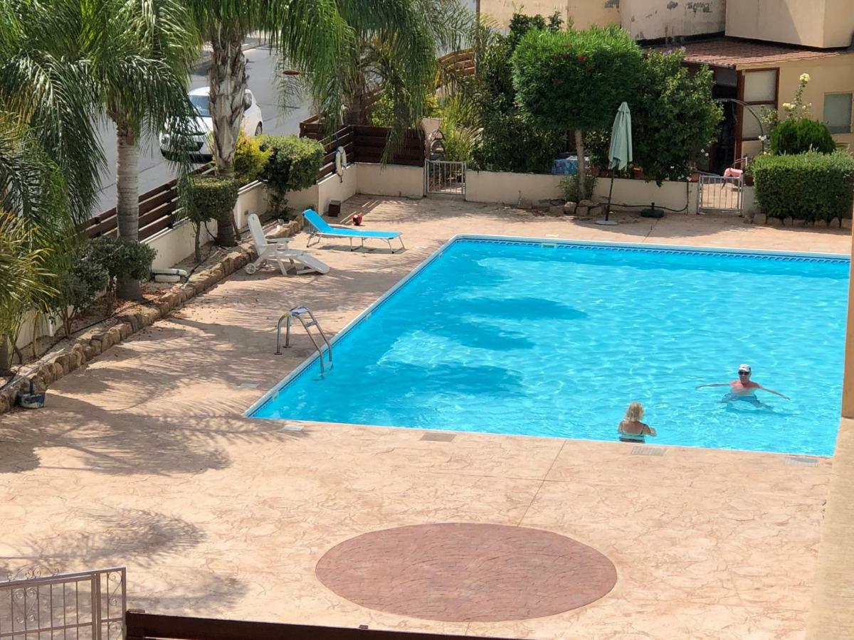 Private Apartment At Aristo Universe III With Pool Paphos Esterno foto
