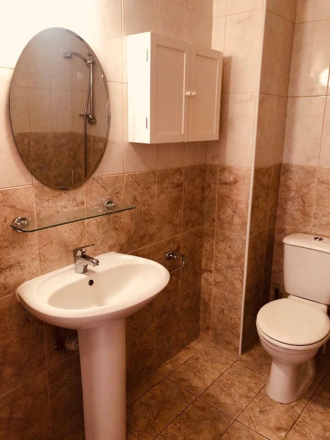 Private Apartment At Aristo Universe III With Pool Paphos Esterno foto