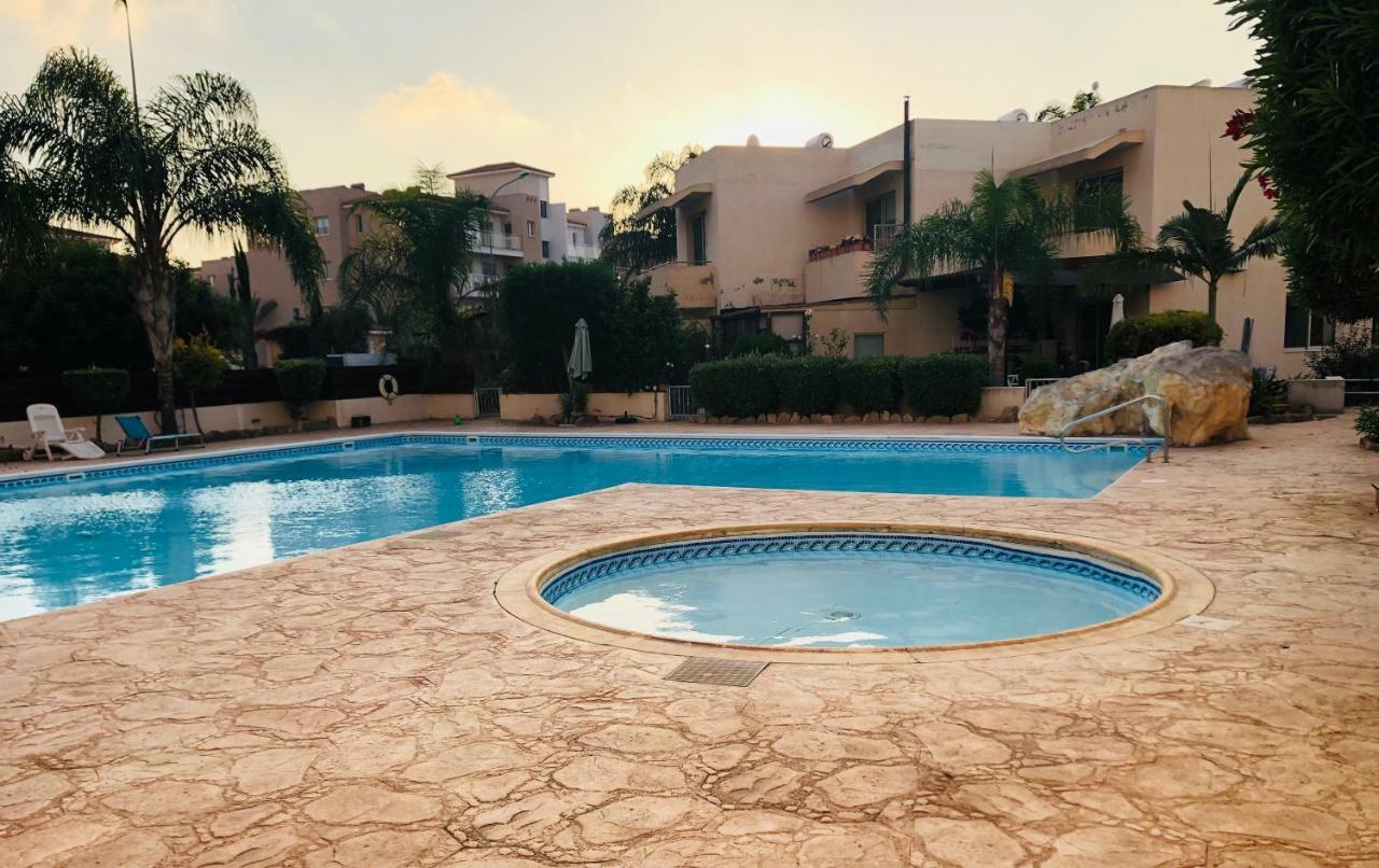 Private Apartment At Aristo Universe III With Pool Paphos Esterno foto