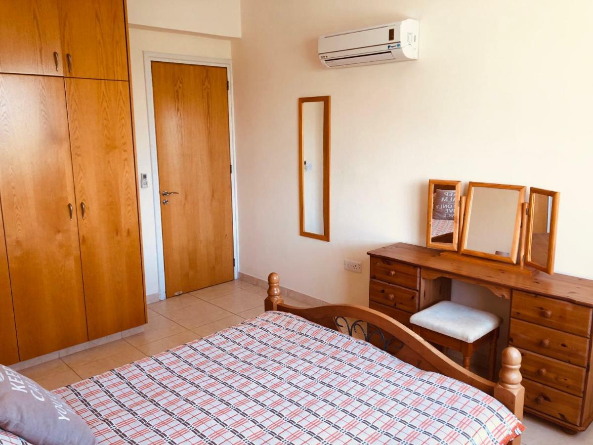 Private Apartment At Aristo Universe III With Pool Paphos Esterno foto