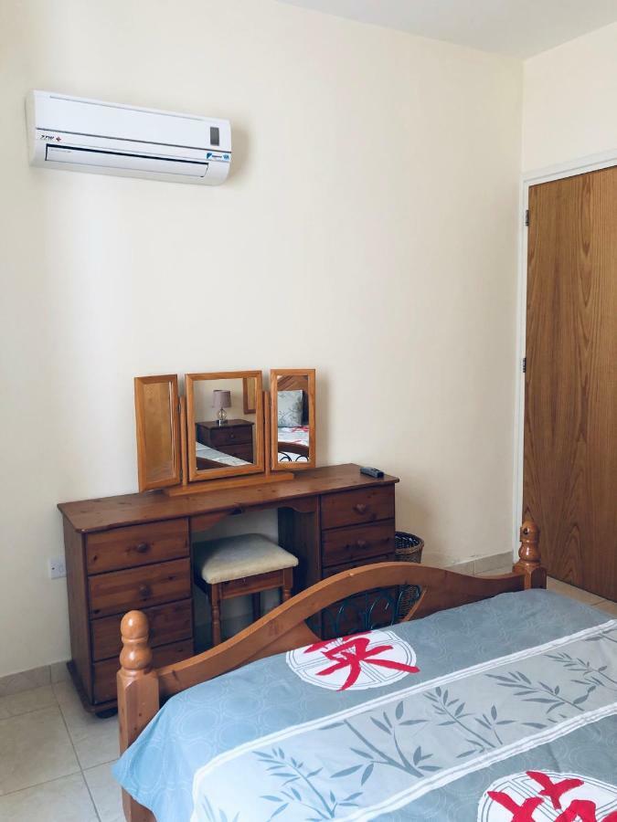 Private Apartment At Aristo Universe III With Pool Paphos Esterno foto