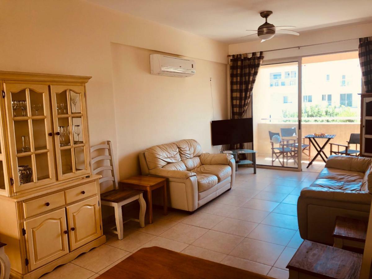 Private Apartment At Aristo Universe III With Pool Paphos Esterno foto