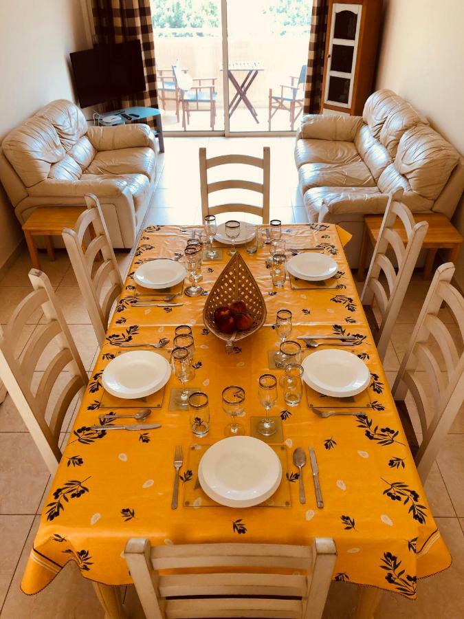 Private Apartment At Aristo Universe III With Pool Paphos Esterno foto